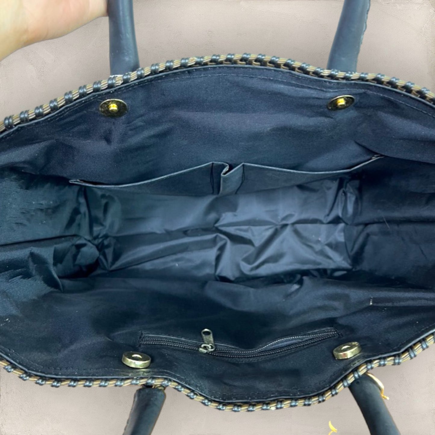 Bolsa modelo Zalia Dorado/Negro