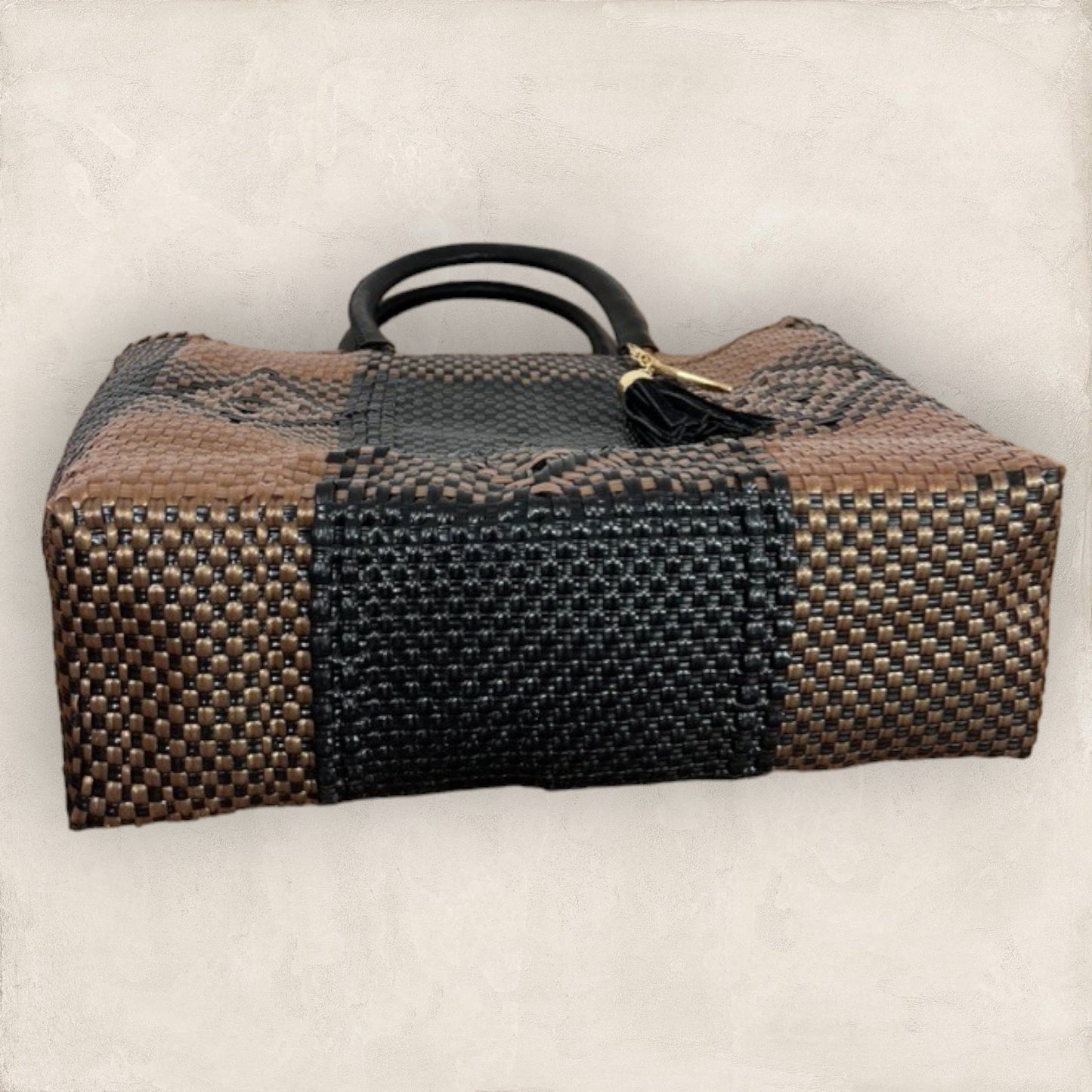 Bolsa modelo Zalia Café con Negro