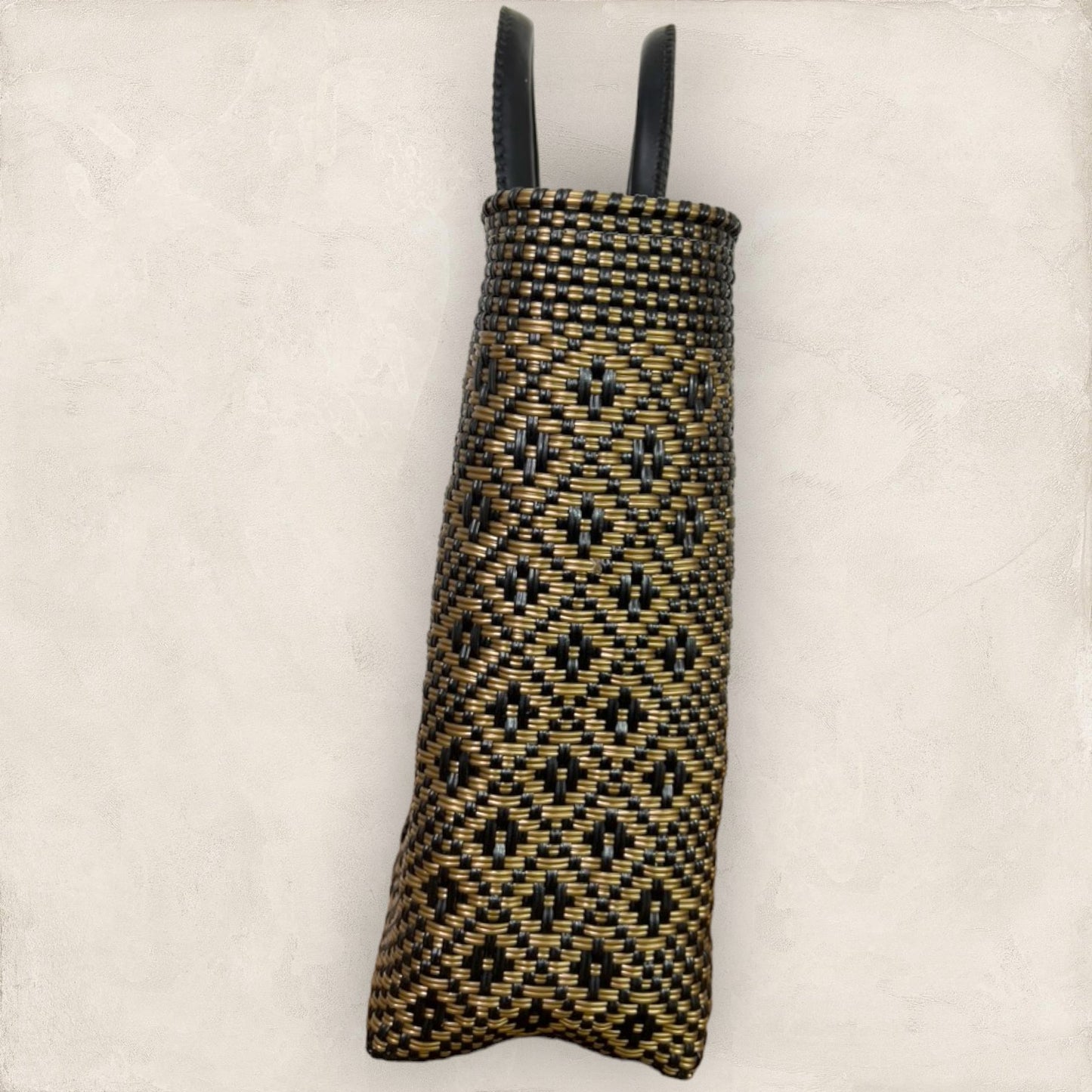 Bolsa modelo Zalia Dorado/Negro