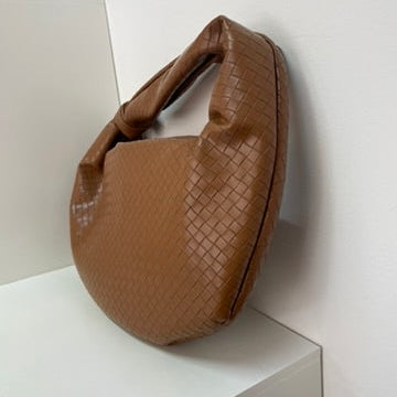 Bolsa Hobo Trenzada Camel