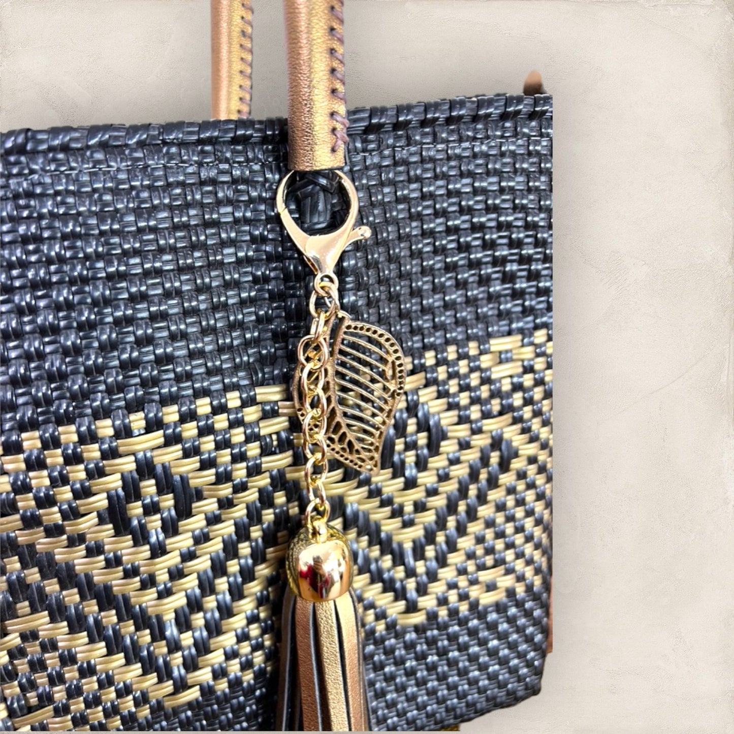 Bolsa Tonalli Negra con Dorado