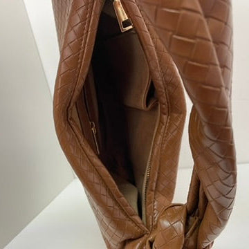 Bolsa Hobo Trenzada Camel