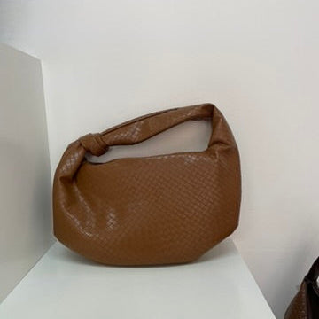 Bolsa Hobo Trenzada Camel