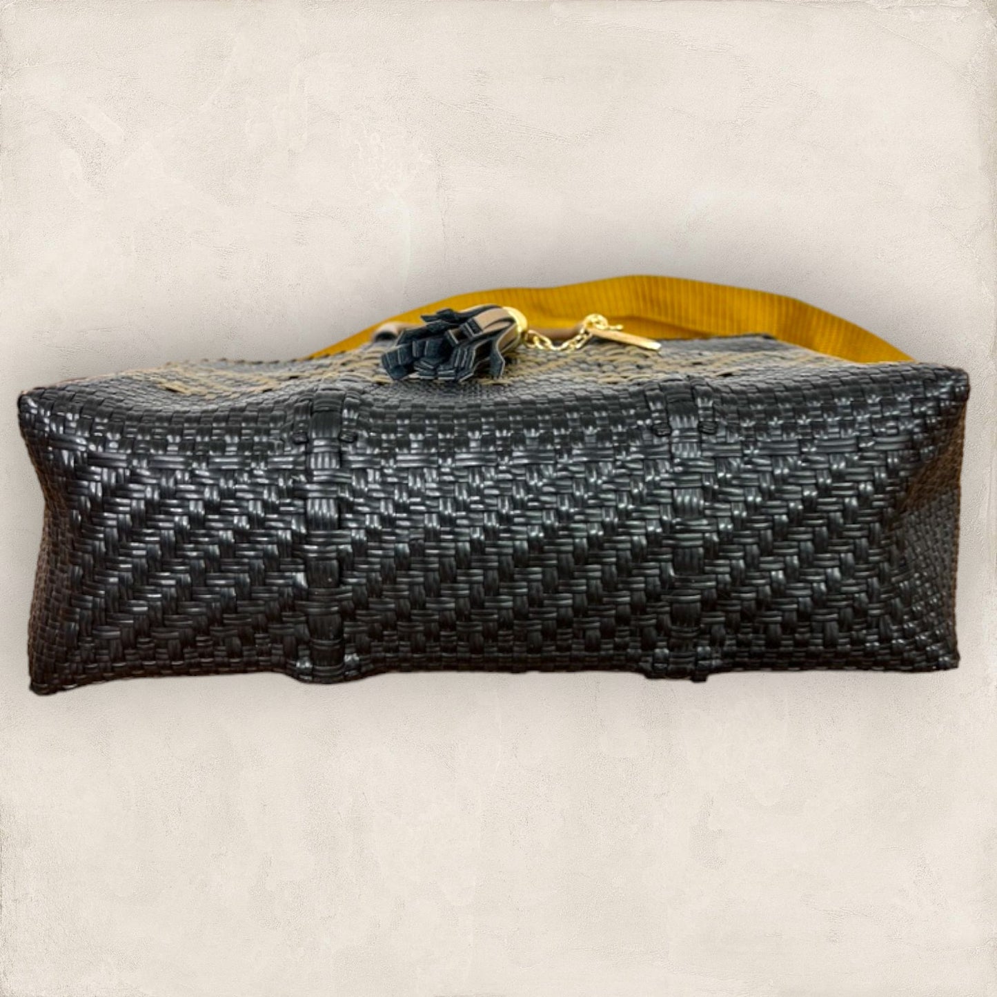 Bolsa Tonalli Negra con Dorado