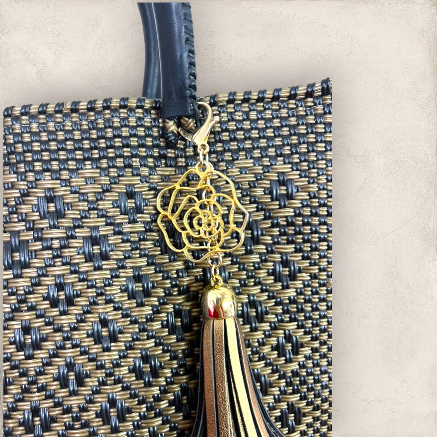 Bolsa modelo Zalia Dorado/Negro