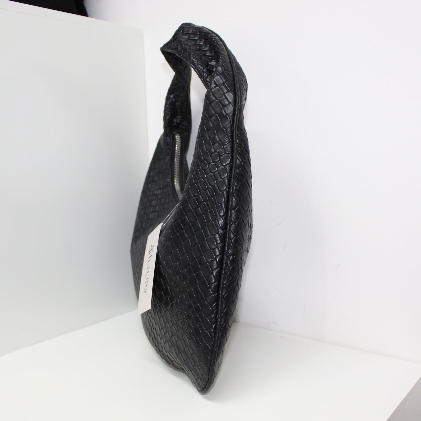 Bolsa Hobo Grande Trenzada en Color Negro