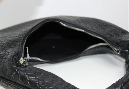 Bolsa Hobo Grande Trenzada en Color Negro