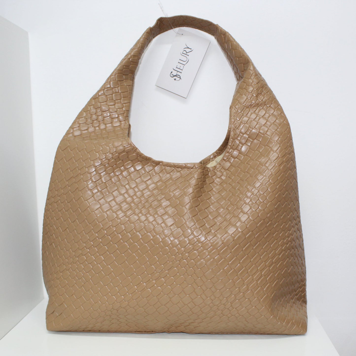 Bolsa Hobo Grande Trenzada en Color Café