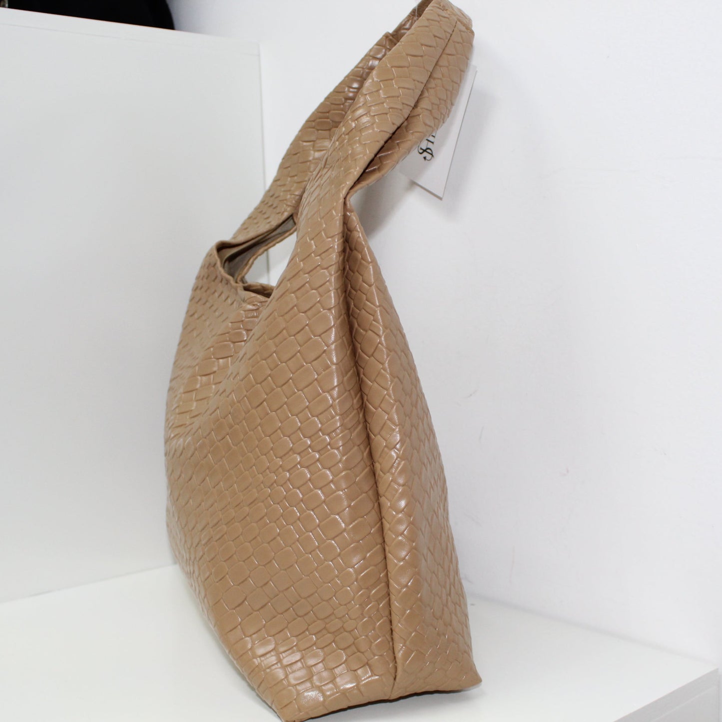 Bolsa Hobo Grande Trenzada en Color Café