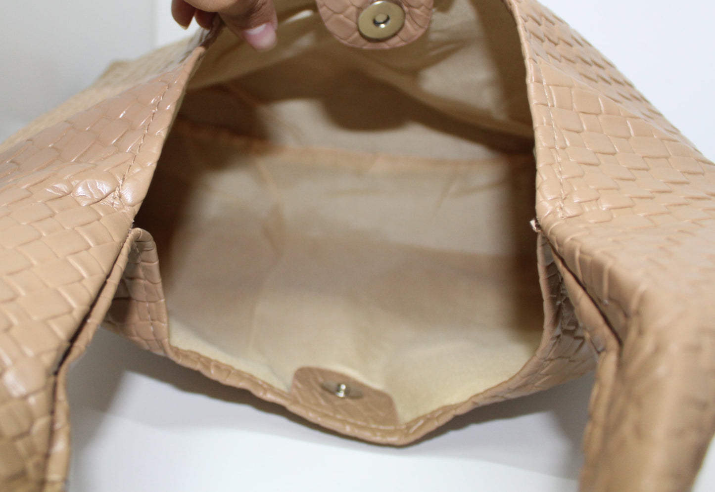 Bolsa Hobo Grande Trenzada en Color Café