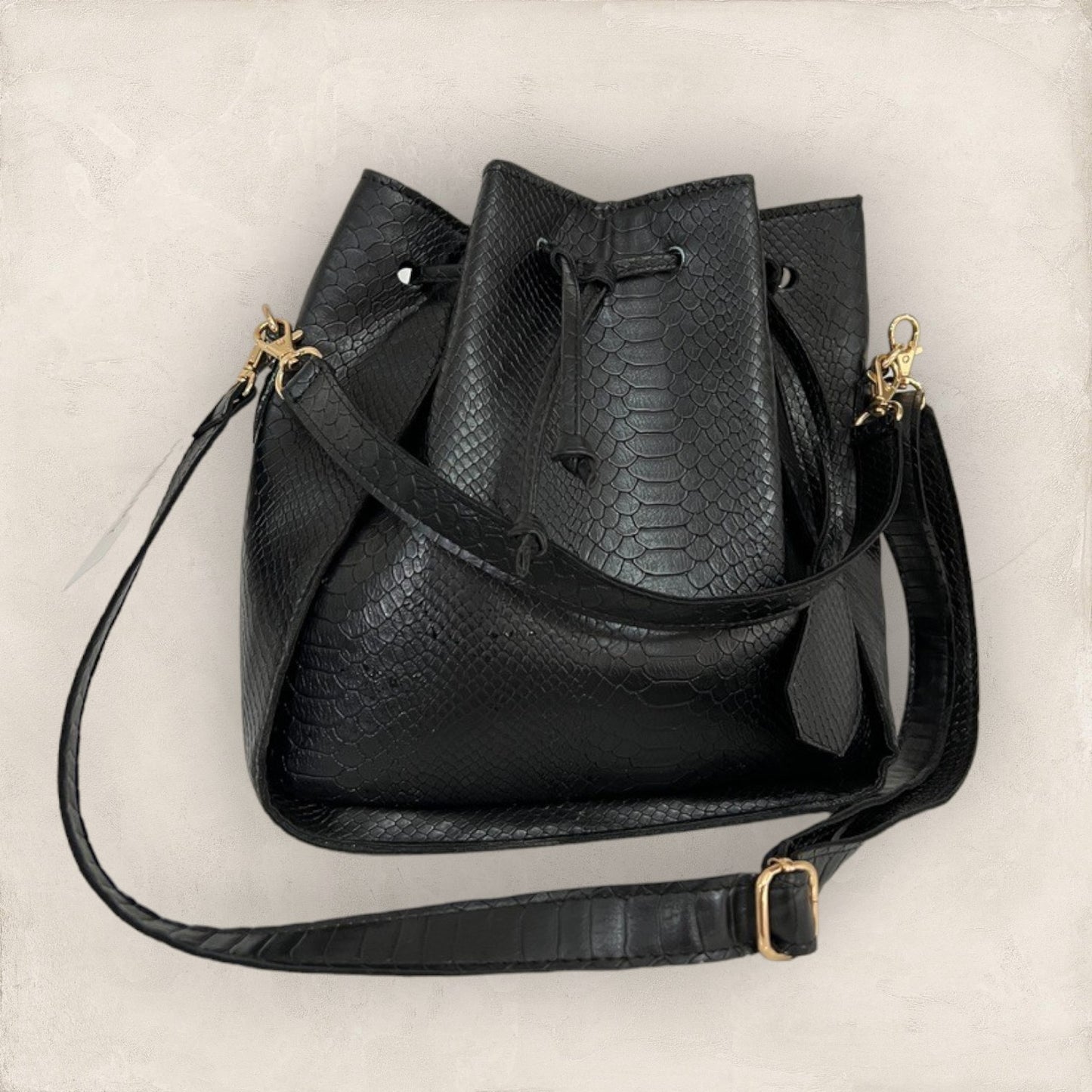 Bolsa bucket Negro Croc