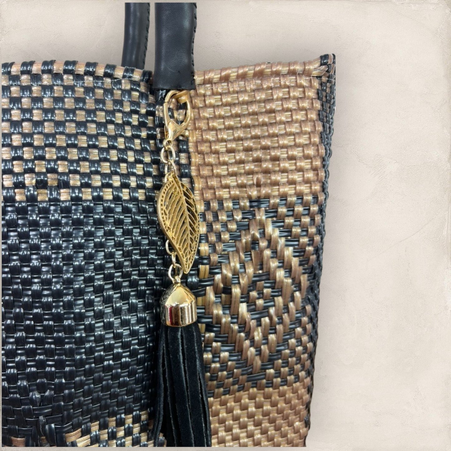 Bolsa modelo Zalia Café con Negro